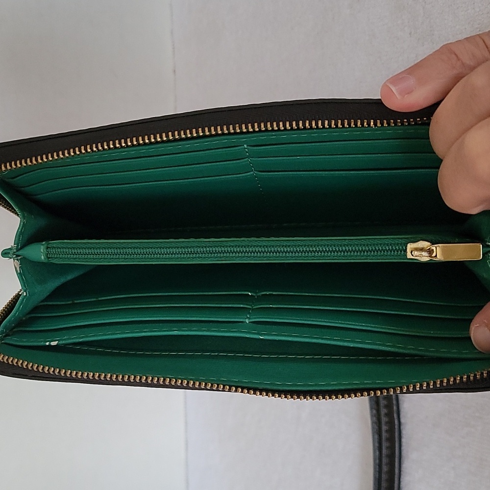 Fossil long black zip around wallet - Picture 10 of 15